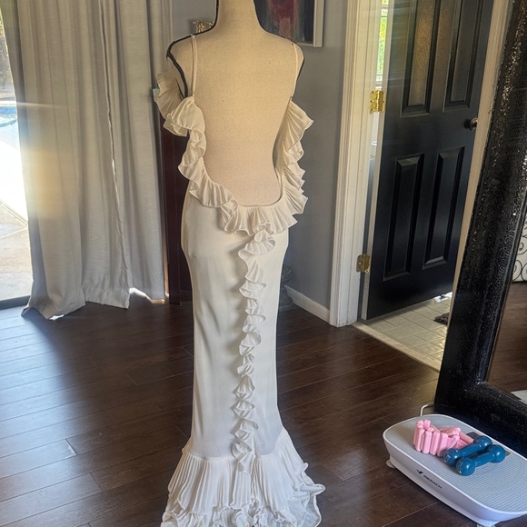 Chic Backless White Ruffled Dress - Picture 3 of 7